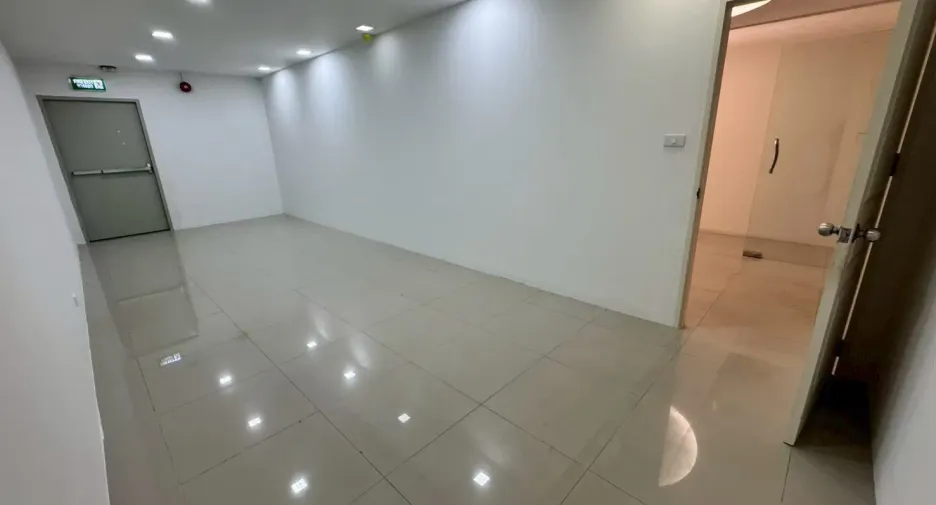 For rent 1 bed office in Yan Nawa, Bangkok