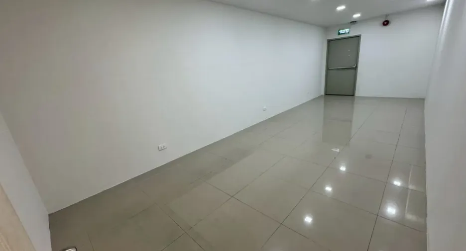 For rent 1 bed office in Yan Nawa, Bangkok