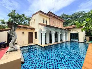 À louer 3 chambres maison à Huay Yai, Pattaya
