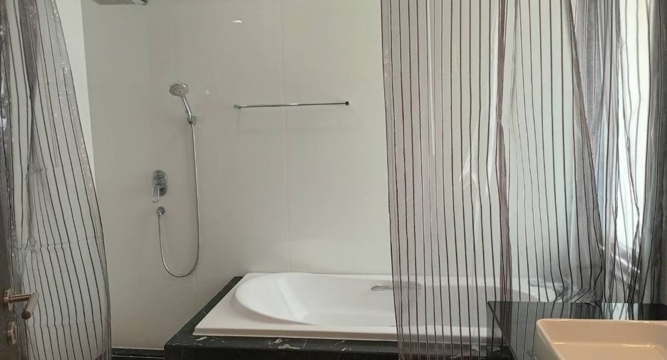 For rent 2 bedrooms apartment in Watthana, Bangkok