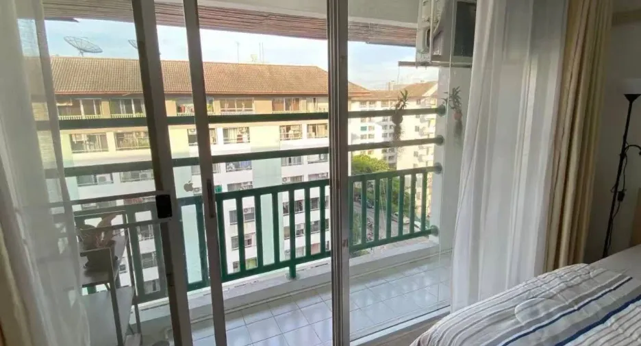 For rent 1 bed condo in Bang Kapi, Bangkok