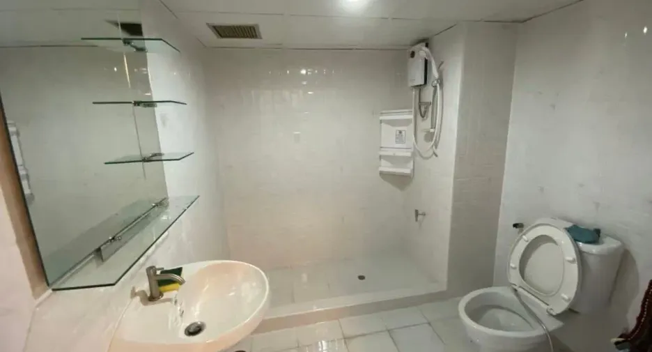 For rent 1 bed condo in Bang Kapi, Bangkok