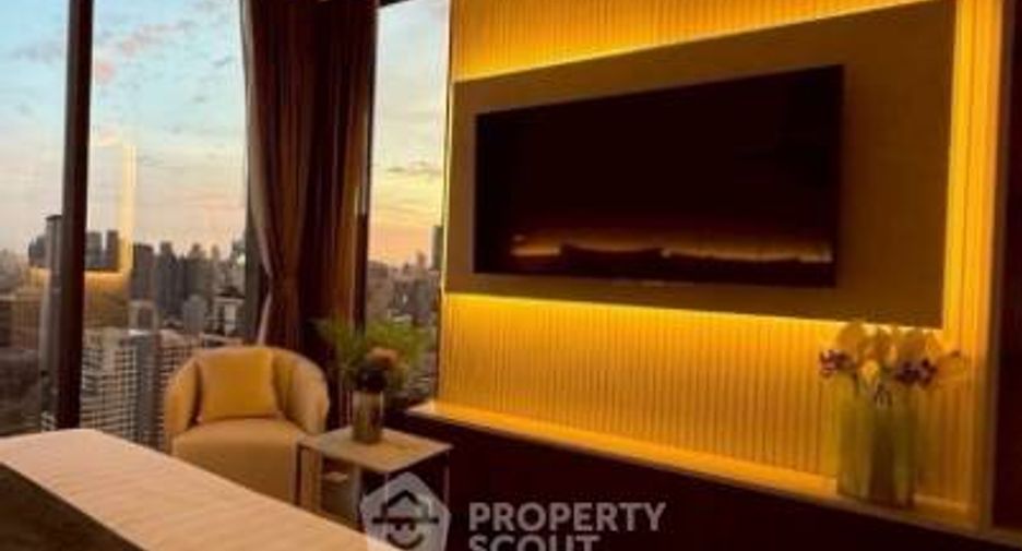 For sale 4 bedrooms condo in Watthana, Bangkok