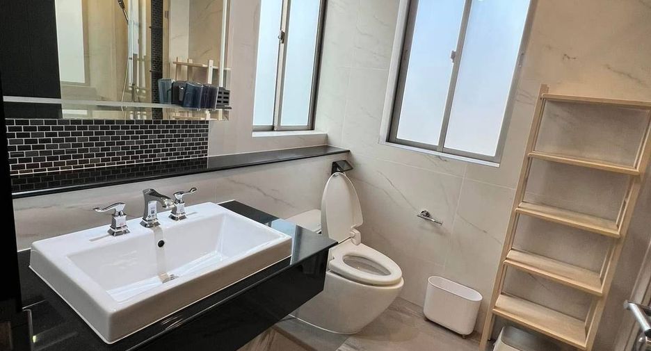 For rent and for sale 4 bedrooms house in Lat Krabang, Bangkok