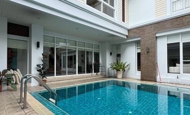 出租 4 卧室 独立屋 在 Khlong Toei, 曼谷