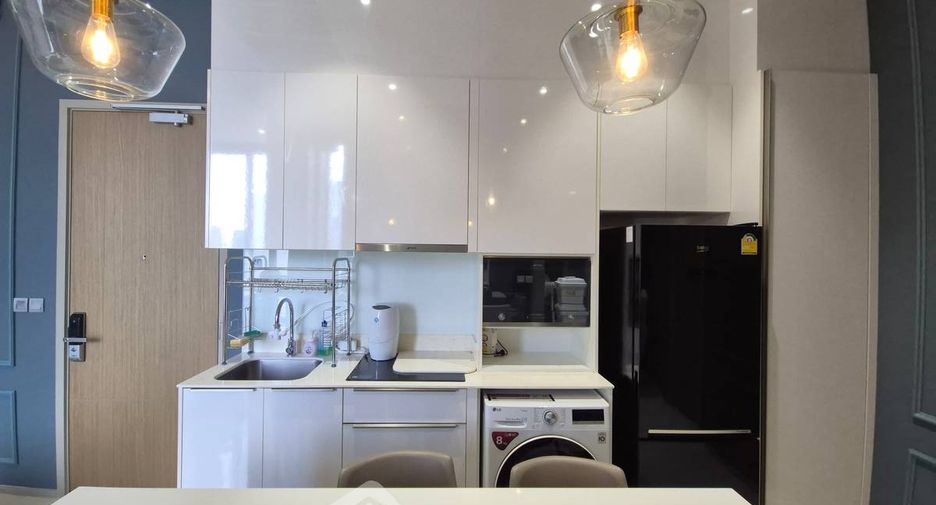 For rent 2 bedrooms condo in Bang Rak, Bangkok