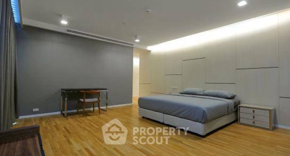 For rent 3 bedrooms apartment in Watthana, Bangkok