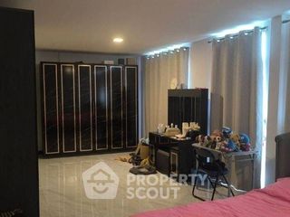 For rent 5 bedrooms townhouse in Prawet, Bangkok