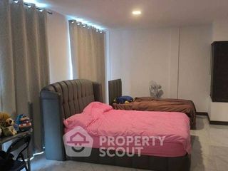 For rent 5 bedrooms townhouse in Prawet, Bangkok