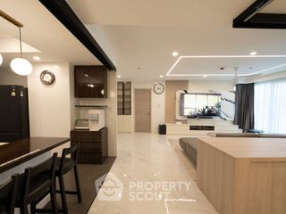 For rent 4 bedrooms condo in Yan Nawa, Bangkok