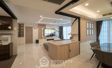 For rent 4 bedrooms condo in Yan Nawa, Bangkok