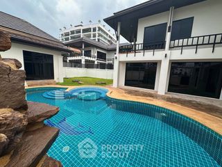 For rent 4 bedrooms villa in Bang Lamung, Chonburi