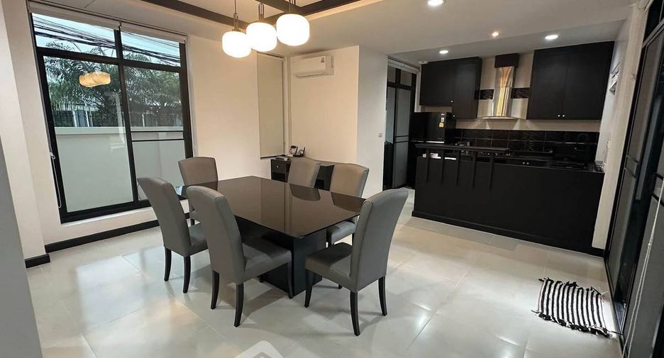 For rent 4 bedrooms villa in Bang Lamung, Chonburi