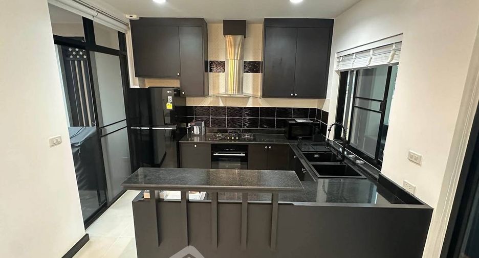 For rent 4 bedrooms villa in Bang Lamung, Chonburi