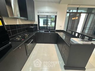 For rent 4 bedrooms villa in Bang Lamung, Chonburi