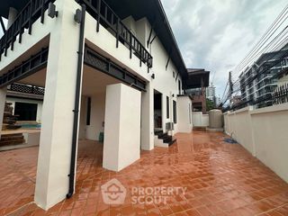 For rent 4 bedrooms villa in Bang Lamung, Chonburi