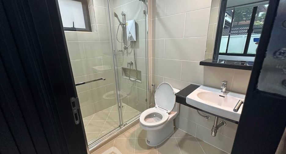 For rent 4 bedrooms villa in Bang Lamung, Chonburi