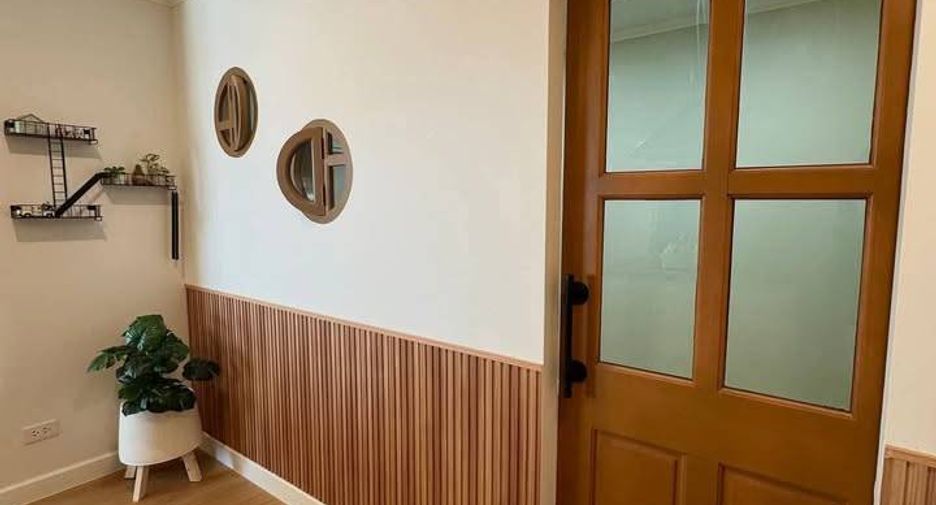 For rent 3 bedrooms condo in Yan Nawa, Bangkok