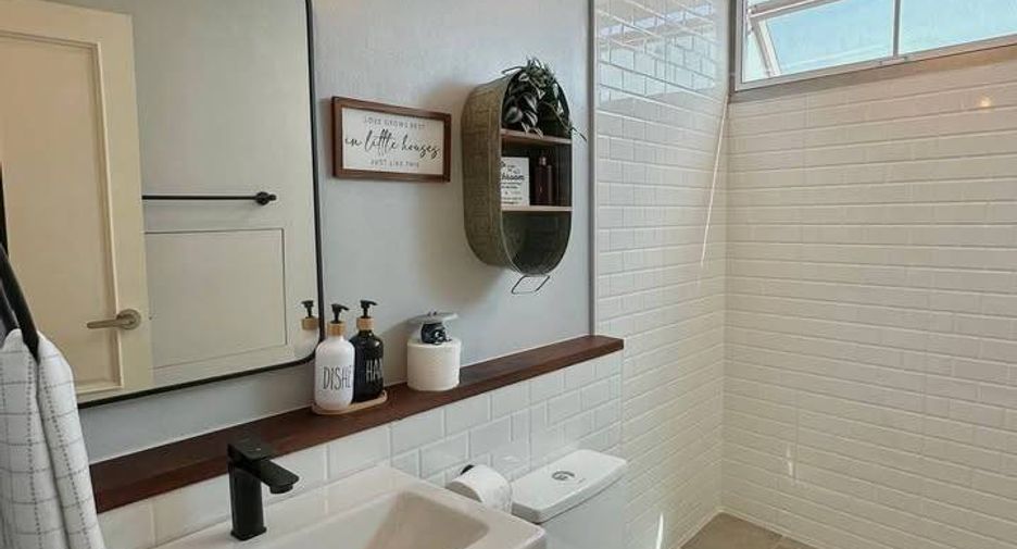 For rent 3 bedrooms condo in Yan Nawa, Bangkok