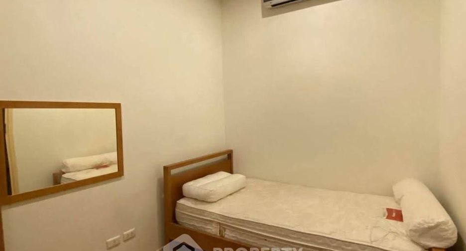 For rent 2 bedrooms condo in Huai Khwang, Bangkok