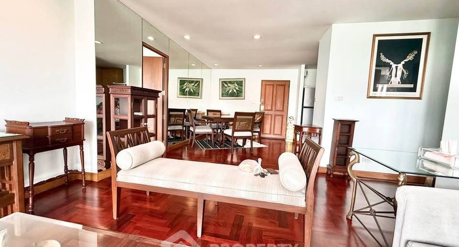 For rent 2 bedrooms condo in Yan Nawa, Bangkok