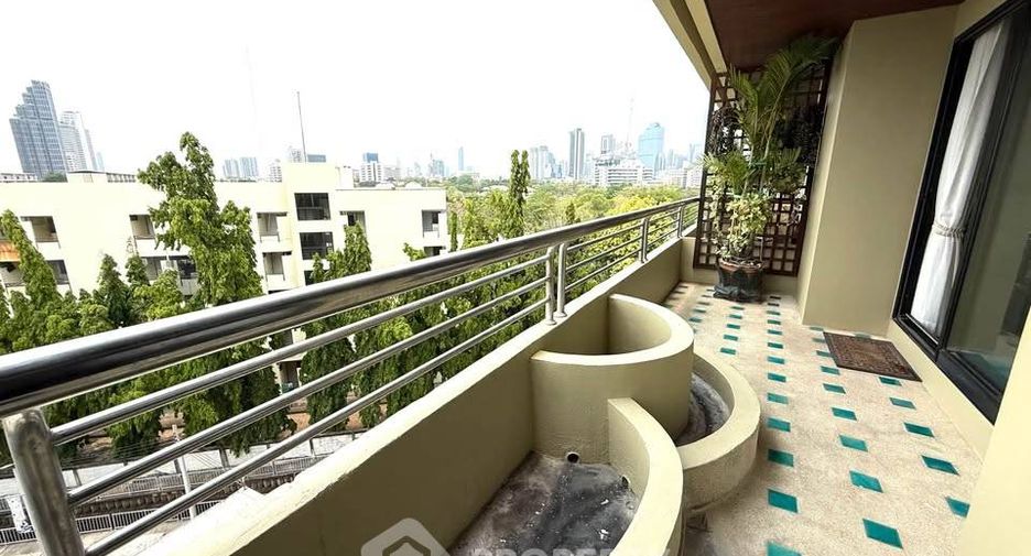 For rent 2 bedrooms condo in Yan Nawa, Bangkok