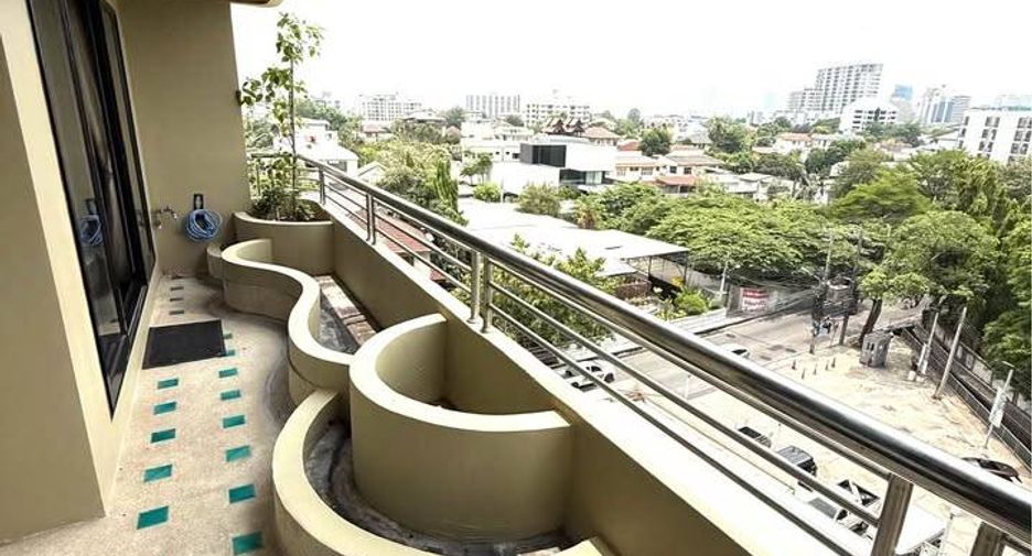 For rent 2 bedrooms condo in Yan Nawa, Bangkok