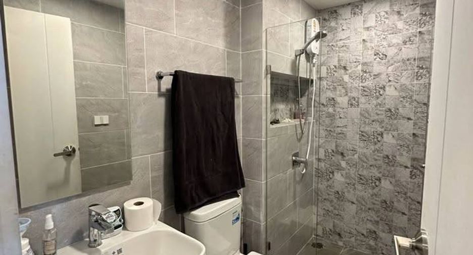 For rent 3 bedrooms condo in Phra Khanong, Bangkok