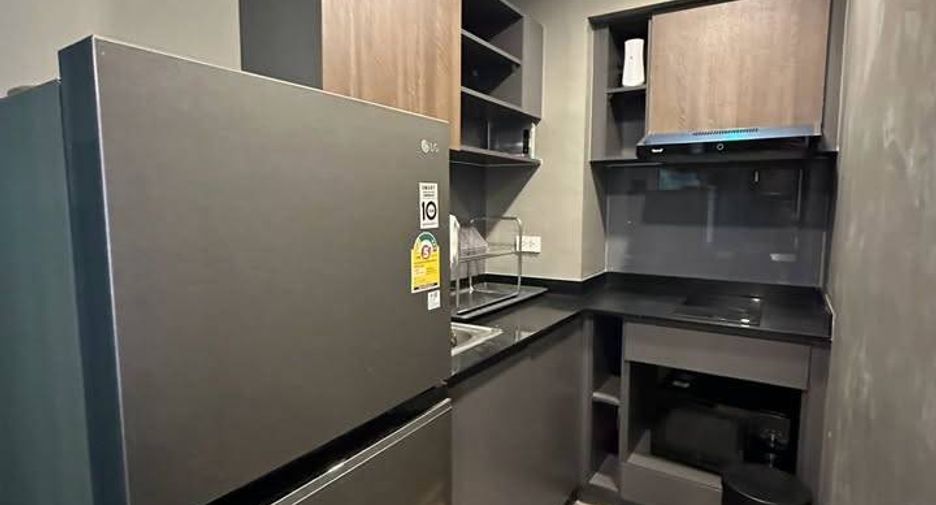 For rent 3 bedrooms condo in Phra Khanong, Bangkok
