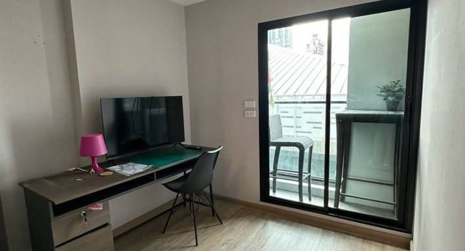 For rent 3 bedrooms condo in Phra Khanong, Bangkok