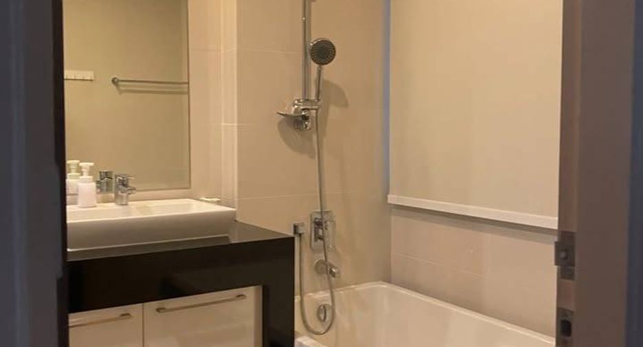 For rent 2 bedrooms condo in Yan Nawa, Bangkok