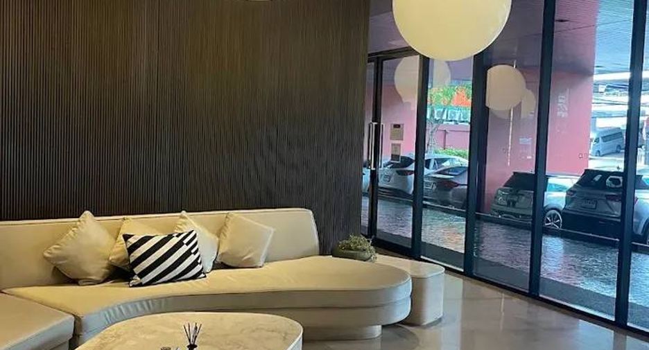 For rent 2 bedrooms condo in Phaya Thai, Bangkok