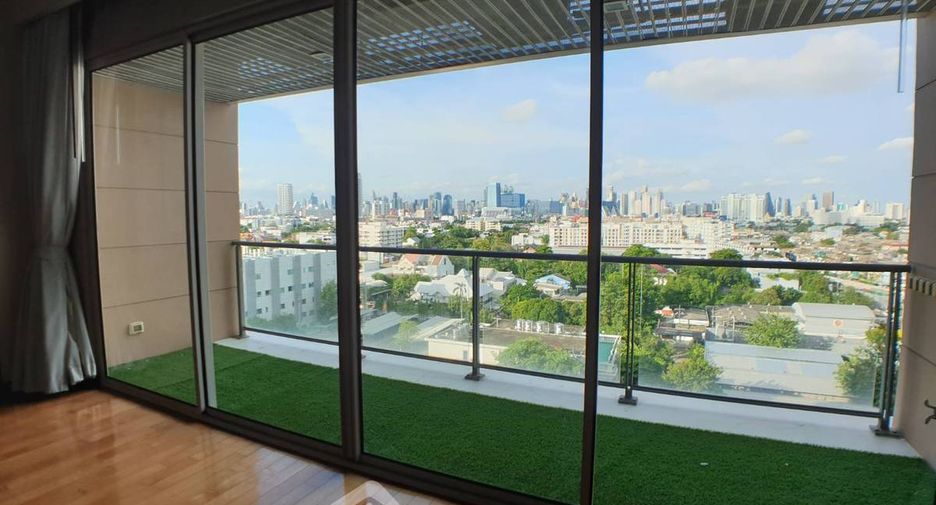 For rent 2 bedrooms condo in Yan Nawa, Bangkok