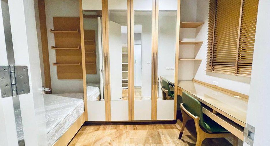 For rent 2 bedrooms condo in Huai Khwang, Bangkok