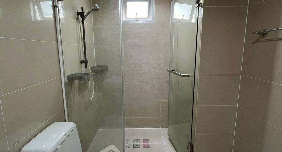 For rent 2 bedrooms condo in Huai Khwang, Bangkok