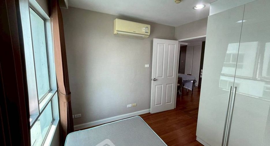 For rent 2 bedrooms condo in Huai Khwang, Bangkok