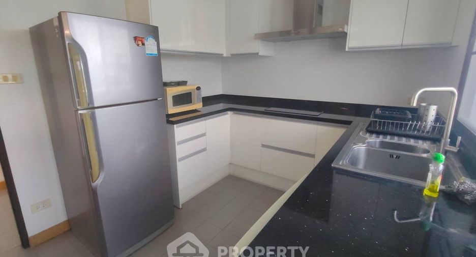 For rent 3 bedrooms condo in Phra Khanong, Bangkok