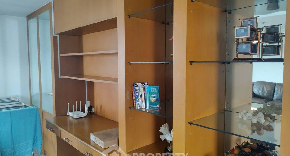For rent 3 bedrooms condo in Phra Khanong, Bangkok