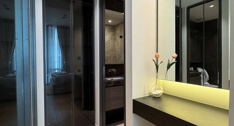 For rent 2 bedrooms condo in Pathum Wan, Bangkok