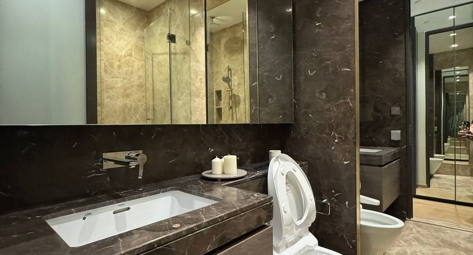 For rent 2 bedrooms condo in Pathum Wan, Bangkok