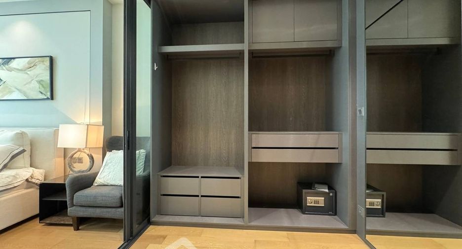 For rent 2 bedrooms condo in Pathum Wan, Bangkok