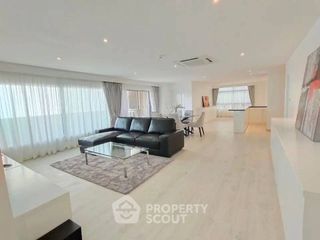 For rent 2 bedrooms condo in Bang Rak, Bangkok