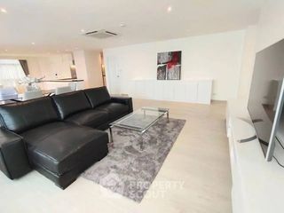 For rent 2 bedrooms condo in Bang Rak, Bangkok