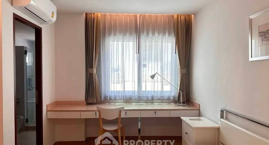 For rent 3 bedrooms condo in Phra Khanong, Bangkok