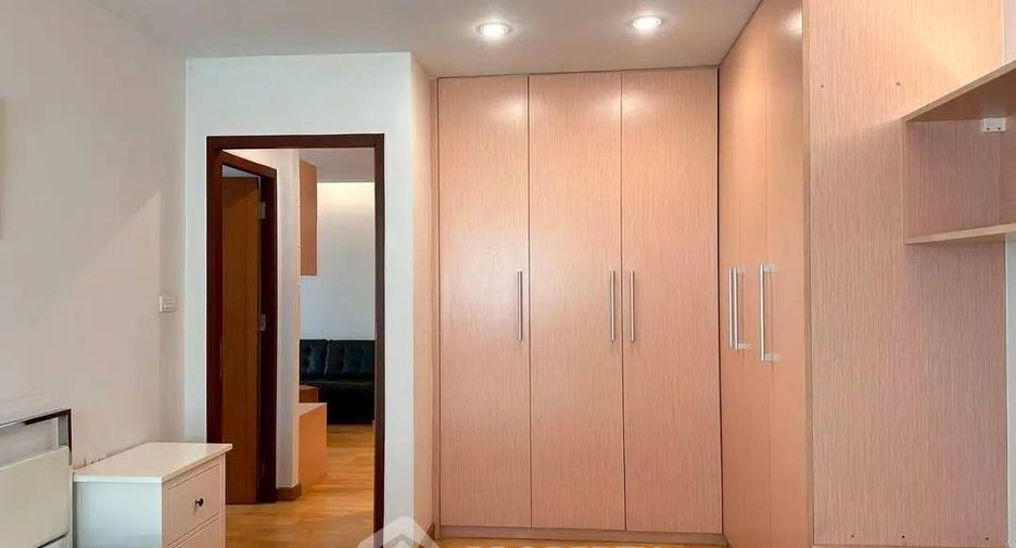 For rent 3 bedrooms condo in Phra Khanong, Bangkok