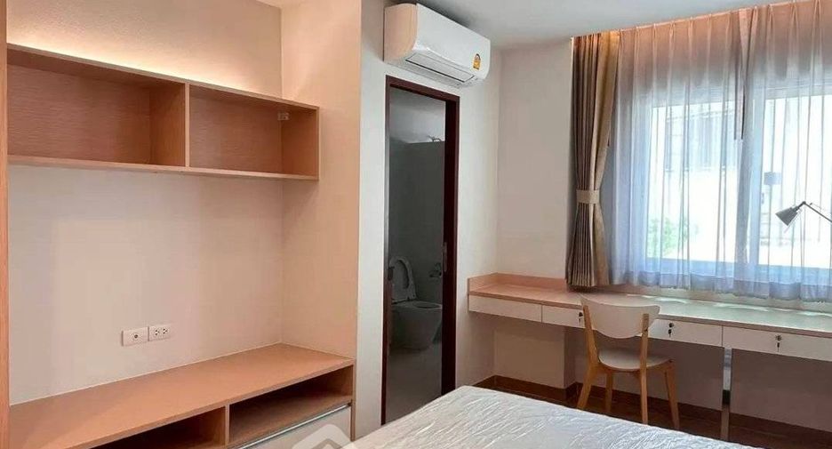 For rent 3 bedrooms condo in Phra Khanong, Bangkok