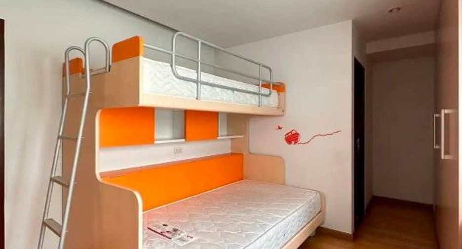 For rent 3 bedrooms condo in Phra Khanong, Bangkok