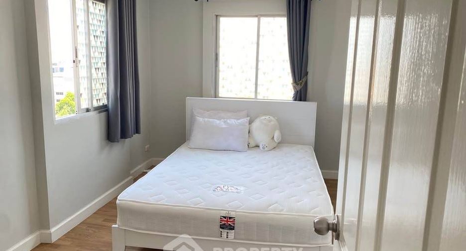 For rent 2 bedrooms condo in Yan Nawa, Bangkok