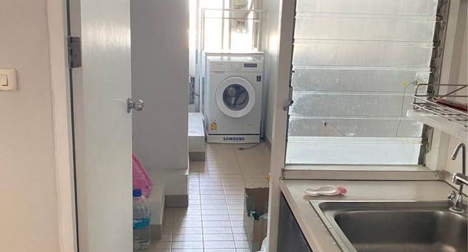 For rent 2 bedrooms condo in Yan Nawa, Bangkok