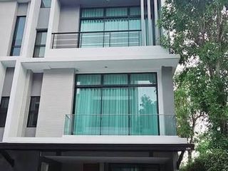 For rent 3 bedrooms townhouse in Suan Luang, Bangkok
